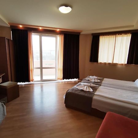 Paris Hotel Μπαλτσίκ Εξωτερικό φωτογραφία