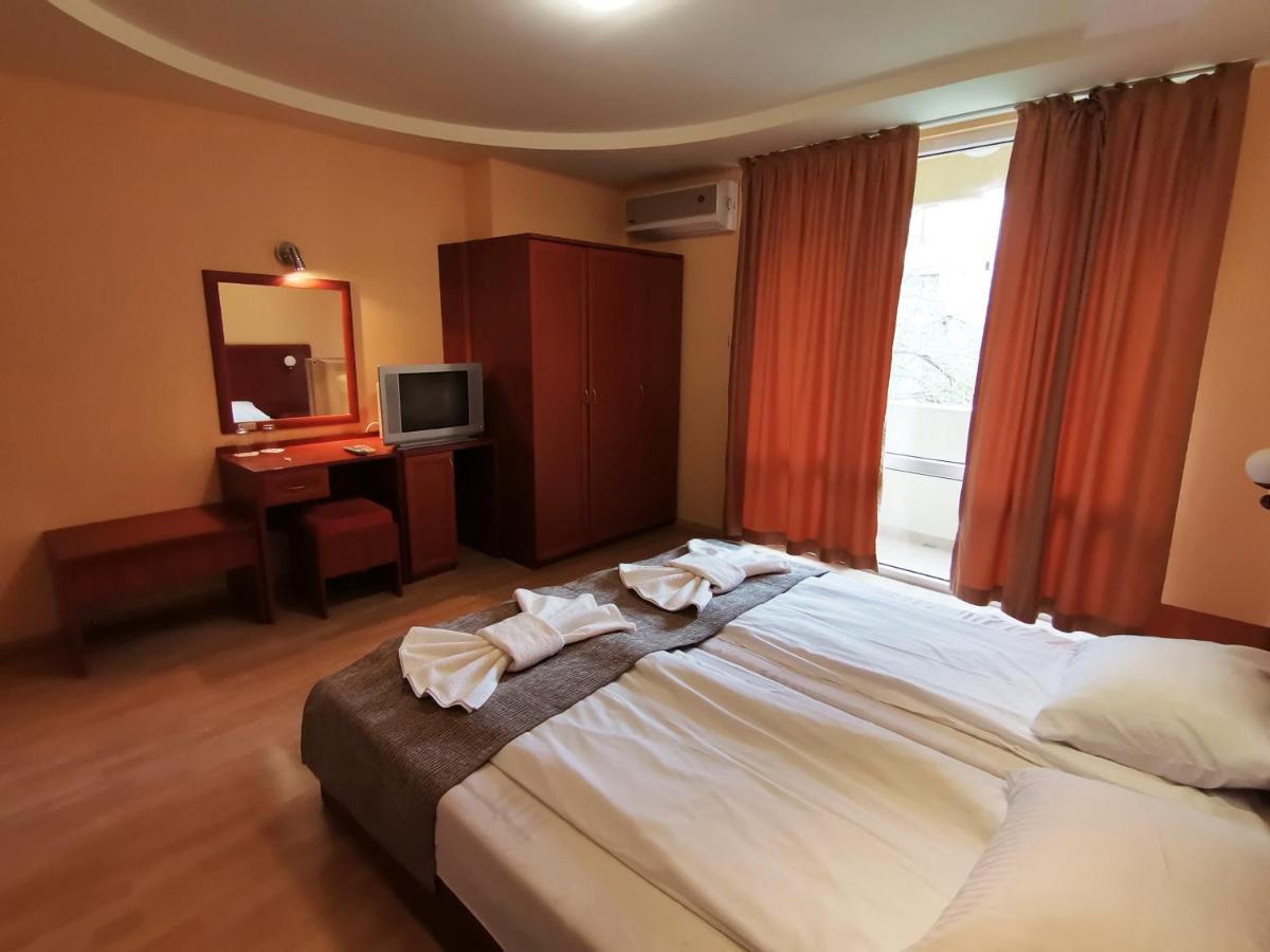 Paris Hotel Μπαλτσίκ Εξωτερικό φωτογραφία