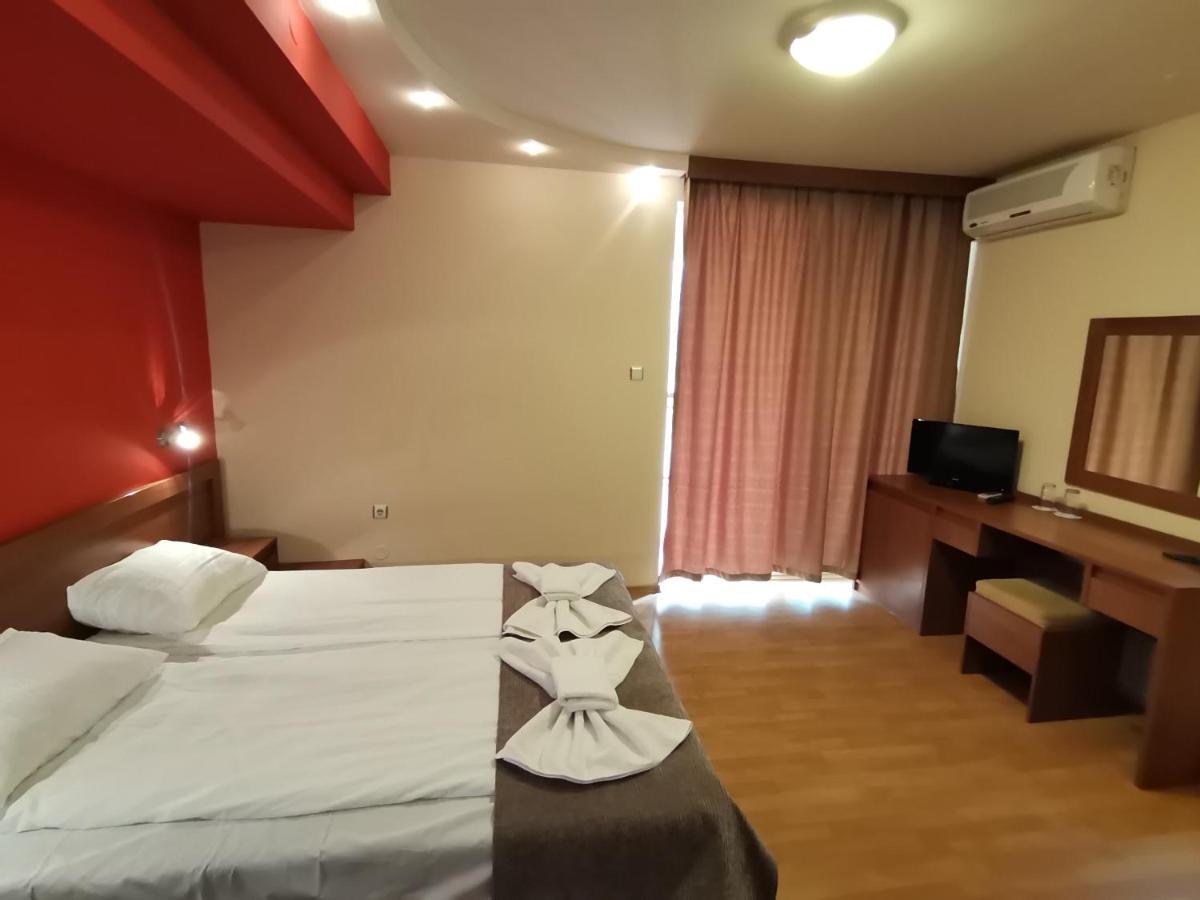 Paris Hotel Μπαλτσίκ Εξωτερικό φωτογραφία