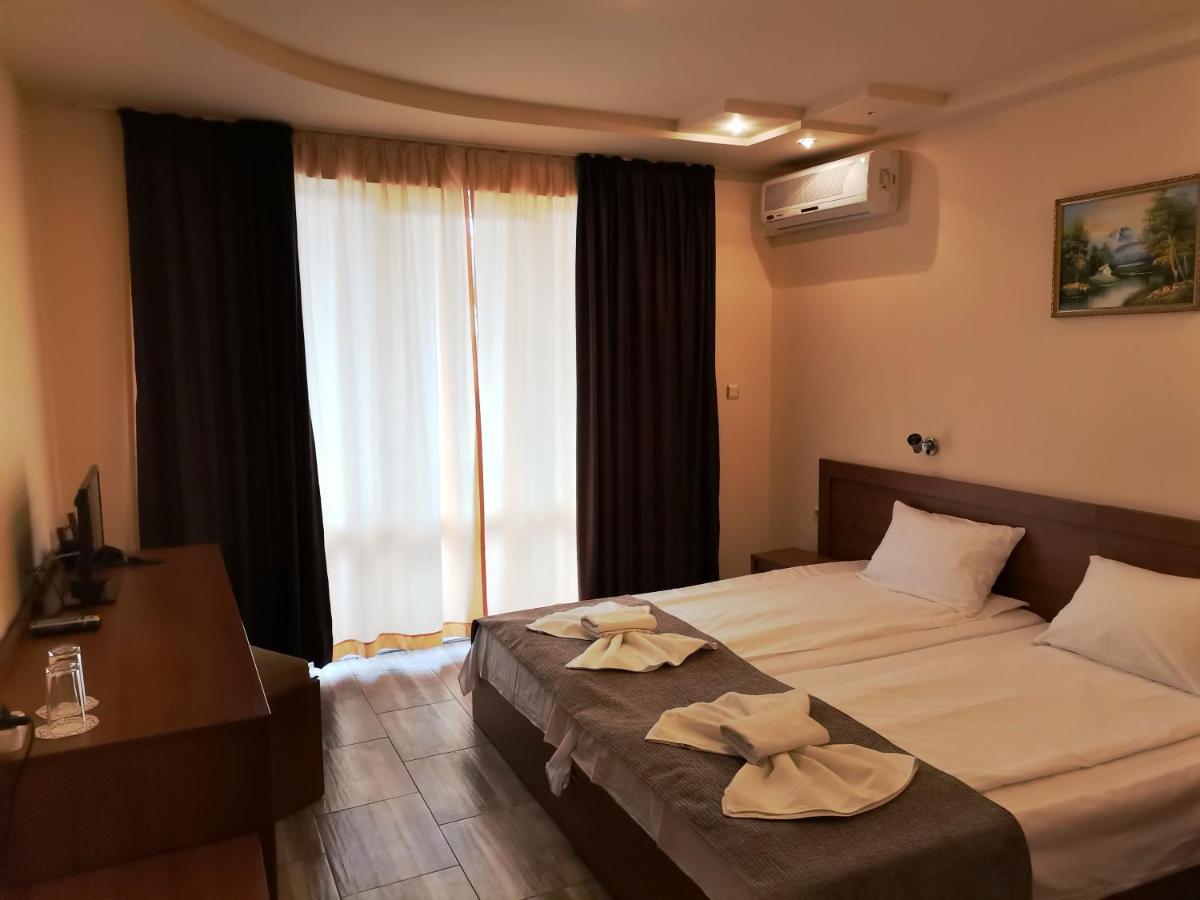Paris Hotel Μπαλτσίκ Εξωτερικό φωτογραφία