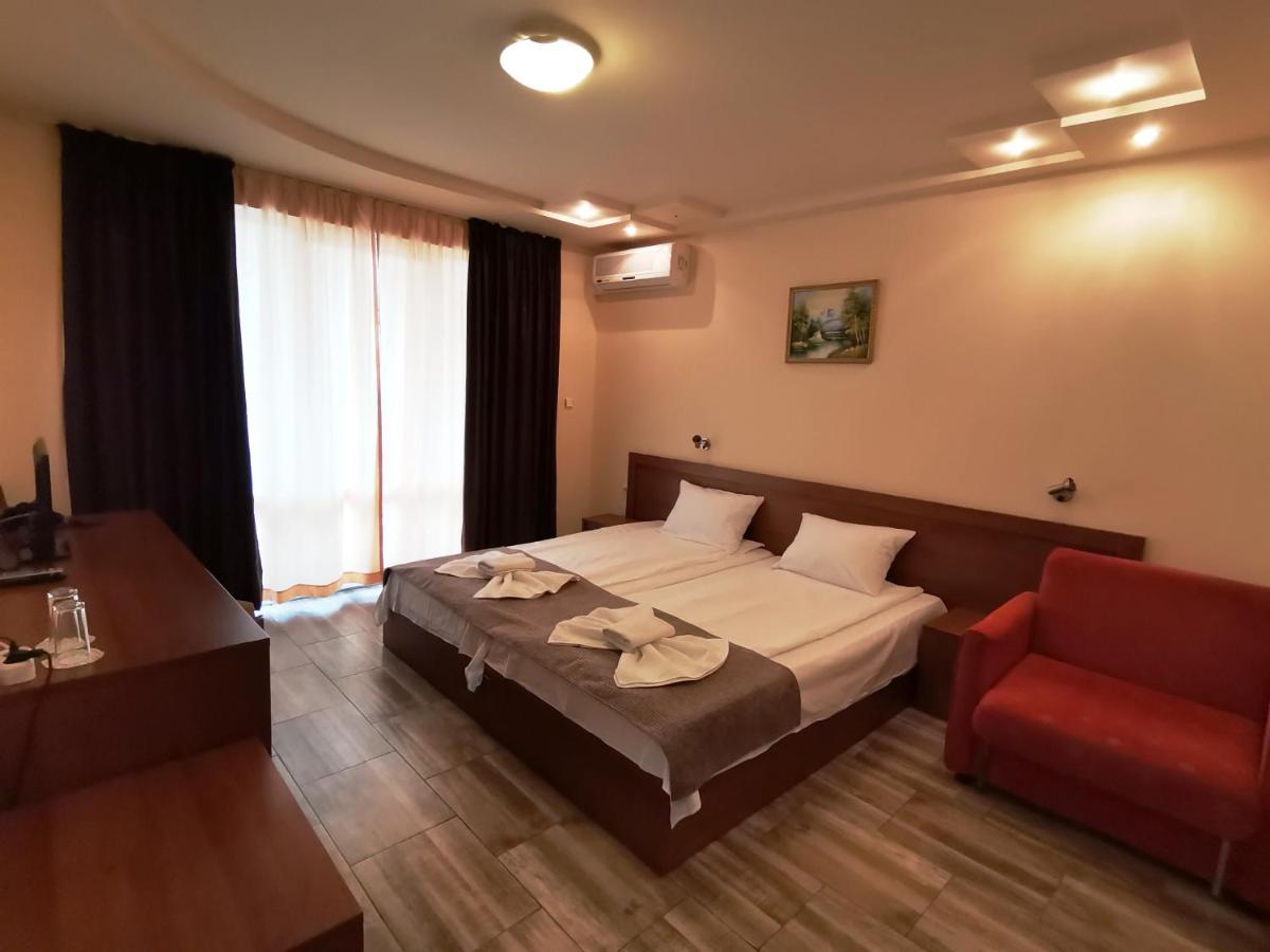 Paris Hotel Μπαλτσίκ Εξωτερικό φωτογραφία
