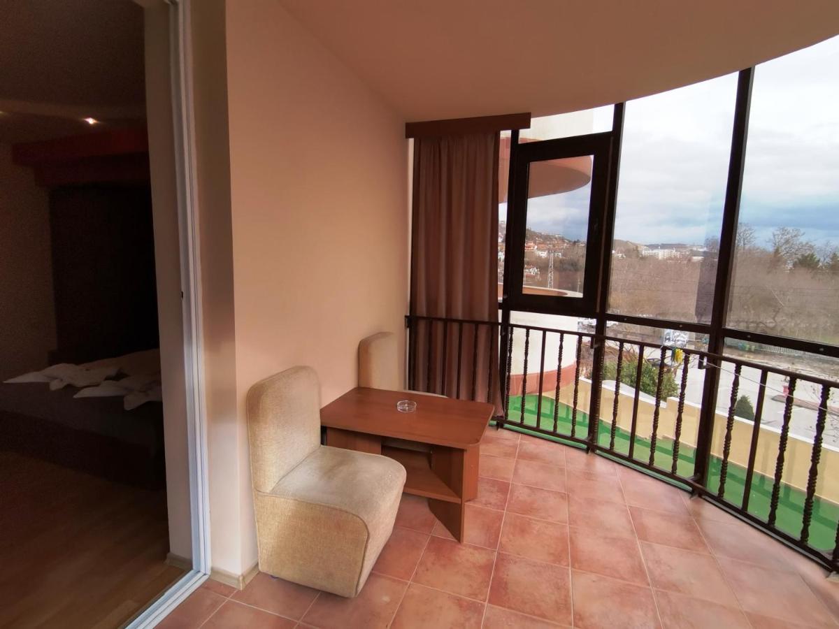 Paris Hotel Μπαλτσίκ Εξωτερικό φωτογραφία