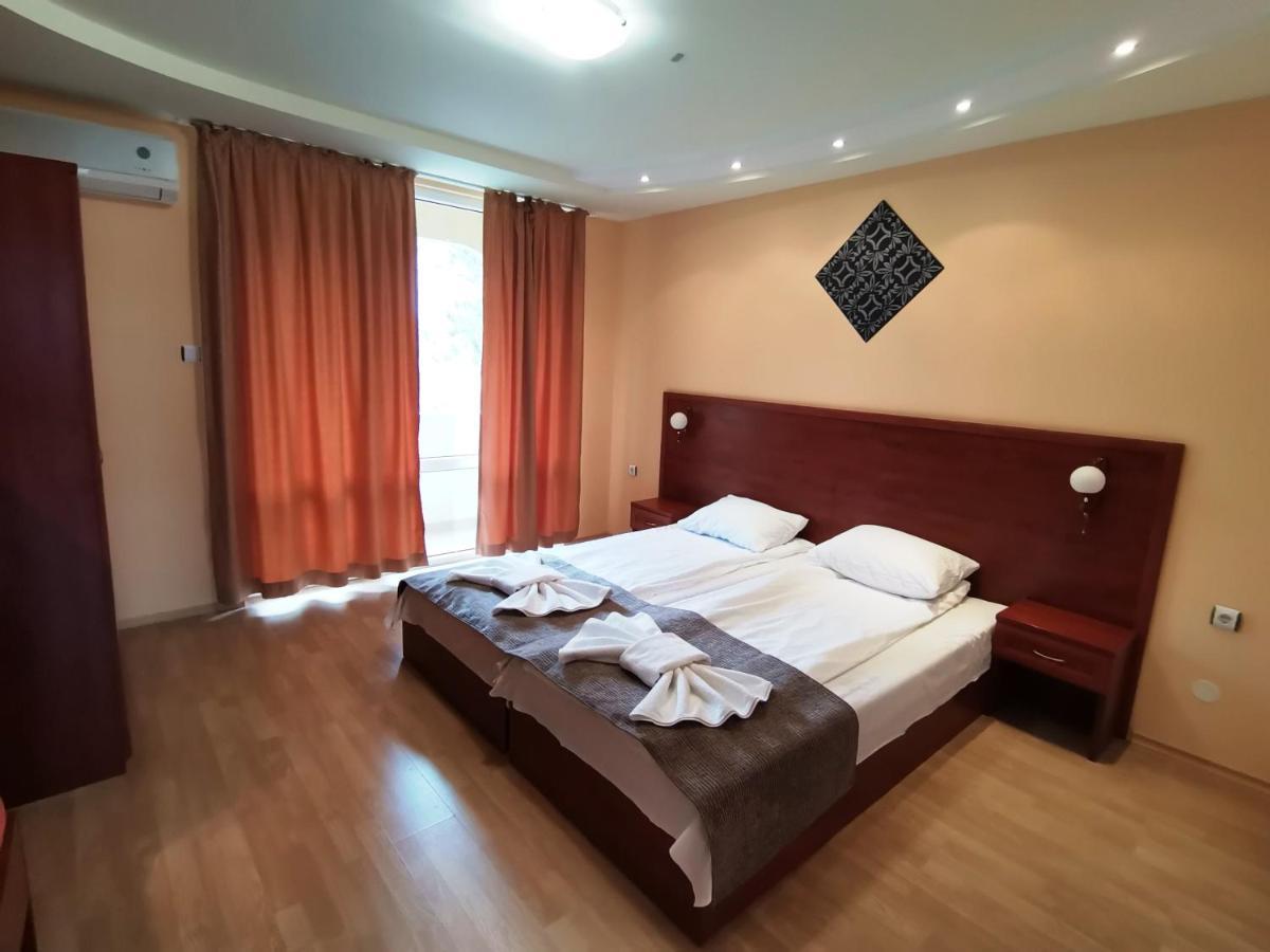 Paris Hotel Μπαλτσίκ Εξωτερικό φωτογραφία