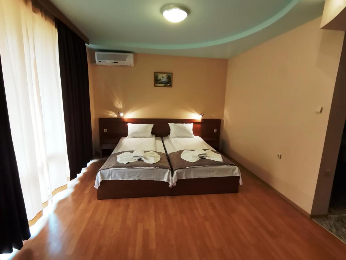 Paris Hotel Μπαλτσίκ Εξωτερικό φωτογραφία