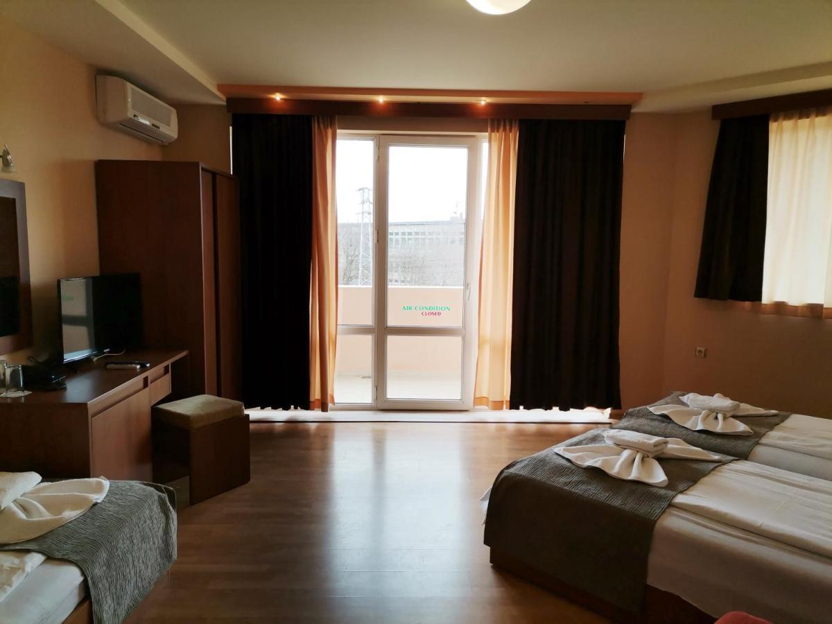 Paris Hotel Μπαλτσίκ Εξωτερικό φωτογραφία