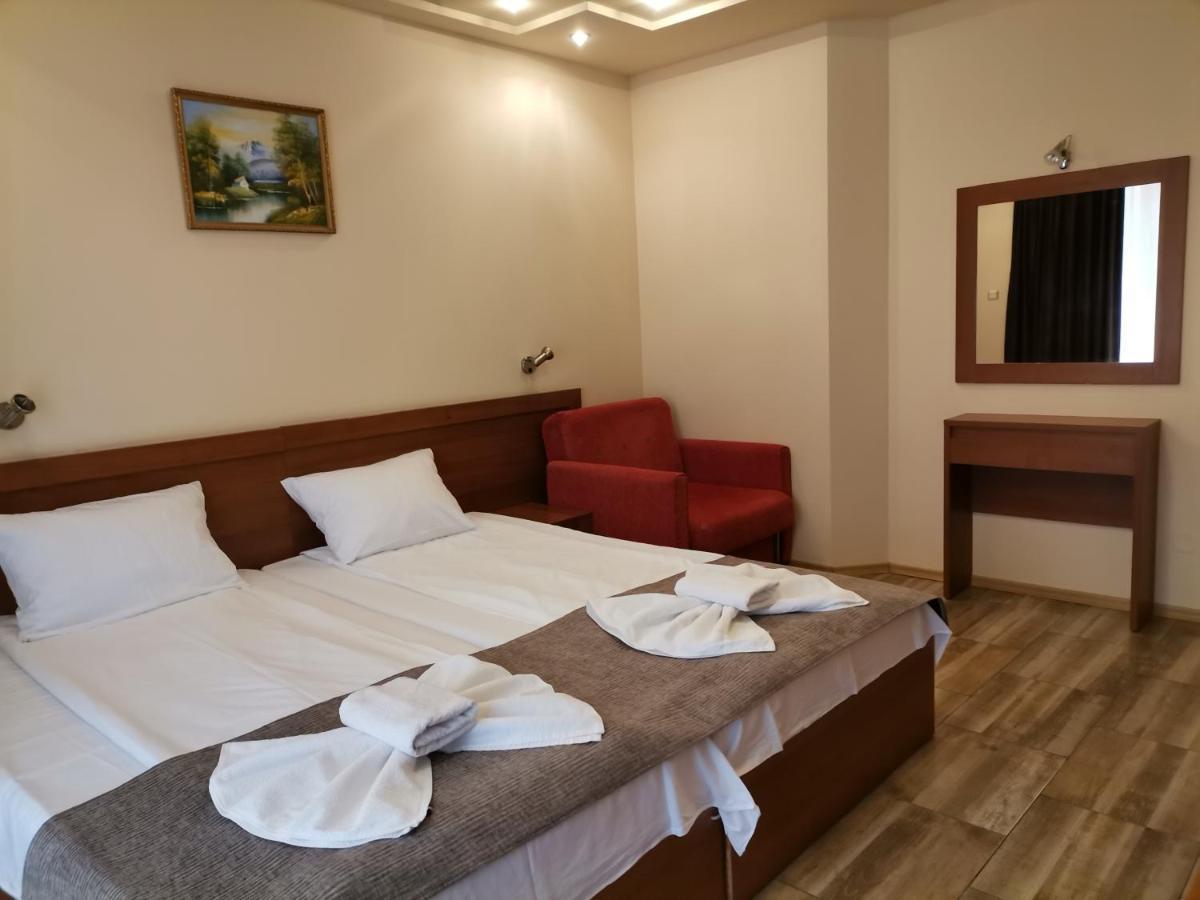 Paris Hotel Μπαλτσίκ Εξωτερικό φωτογραφία