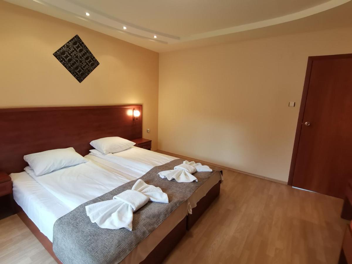 Paris Hotel Μπαλτσίκ Εξωτερικό φωτογραφία