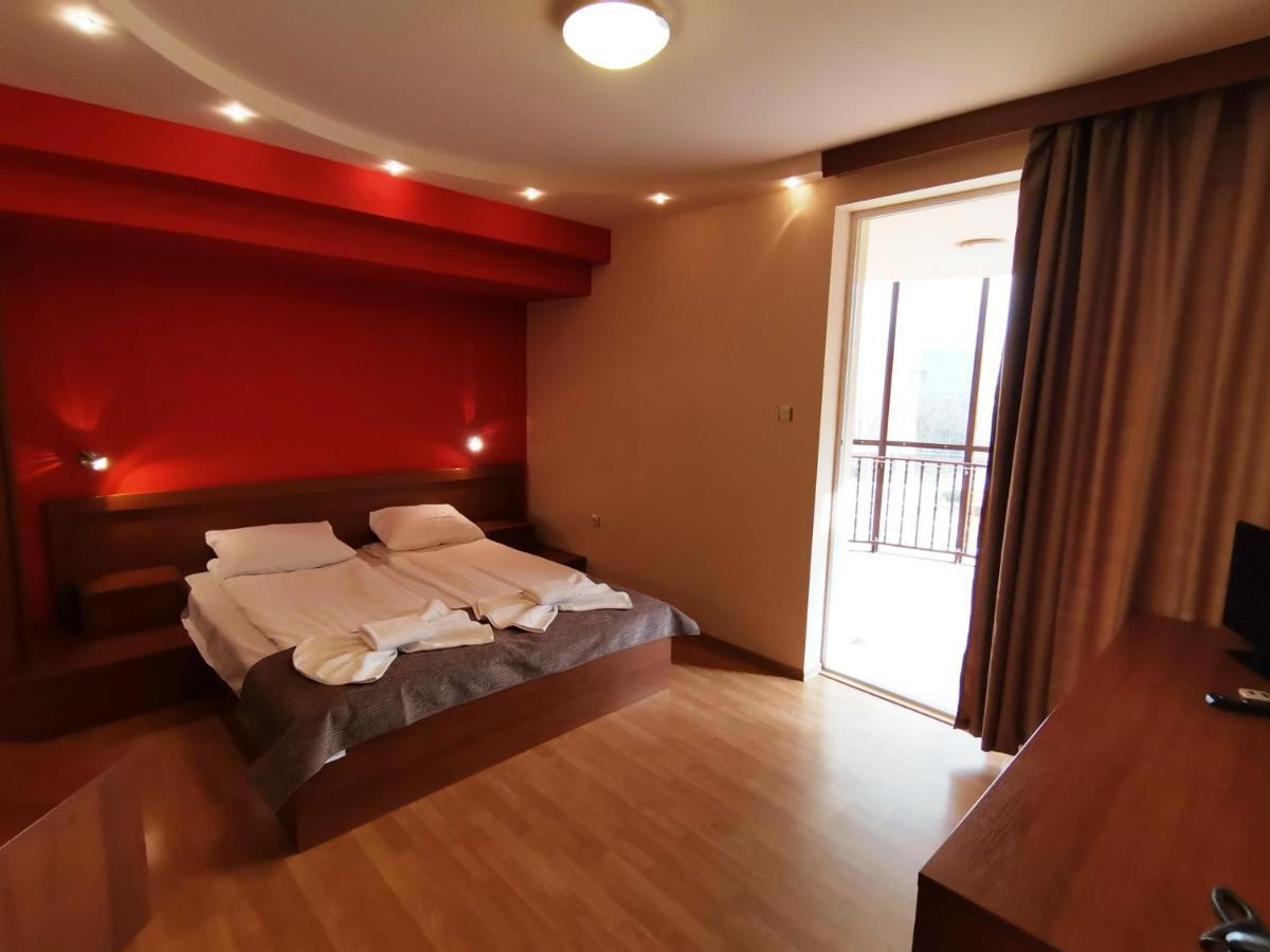 Paris Hotel Μπαλτσίκ Εξωτερικό φωτογραφία