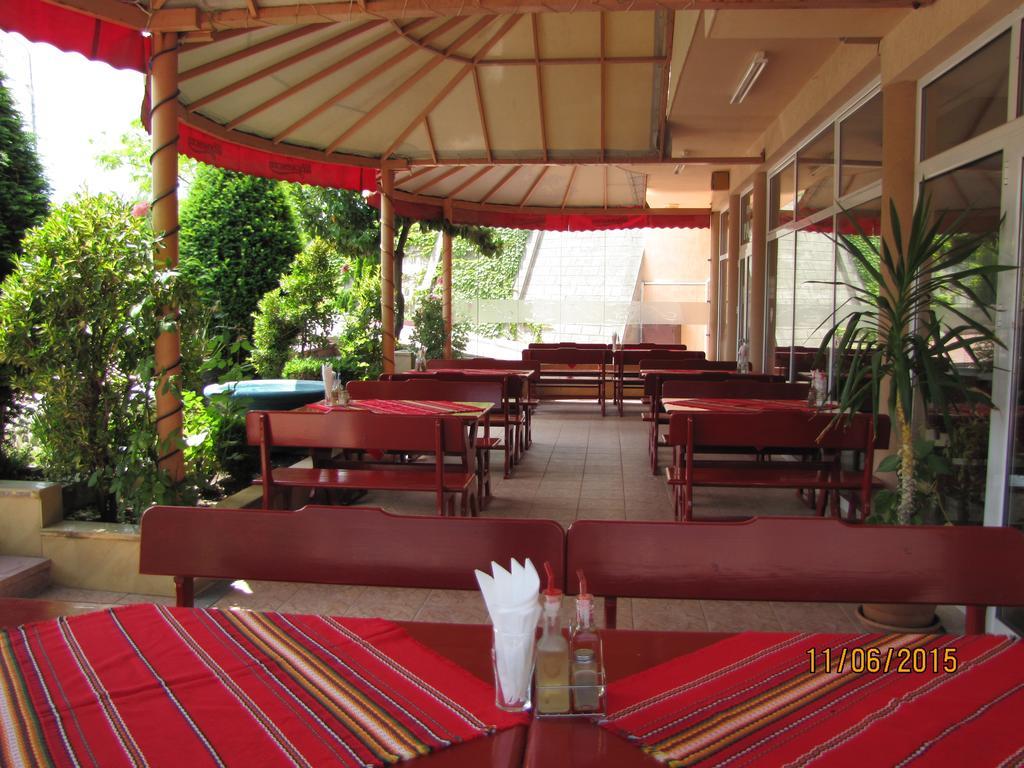 Paris Hotel Μπαλτσίκ Εξωτερικό φωτογραφία