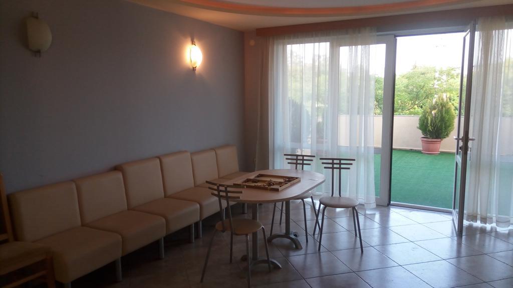 Paris Hotel Μπαλτσίκ Εξωτερικό φωτογραφία